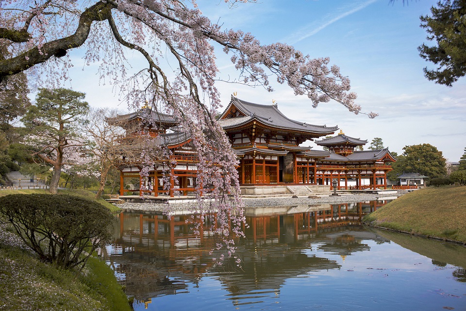 Byodo-in Temple and Uji Bridge